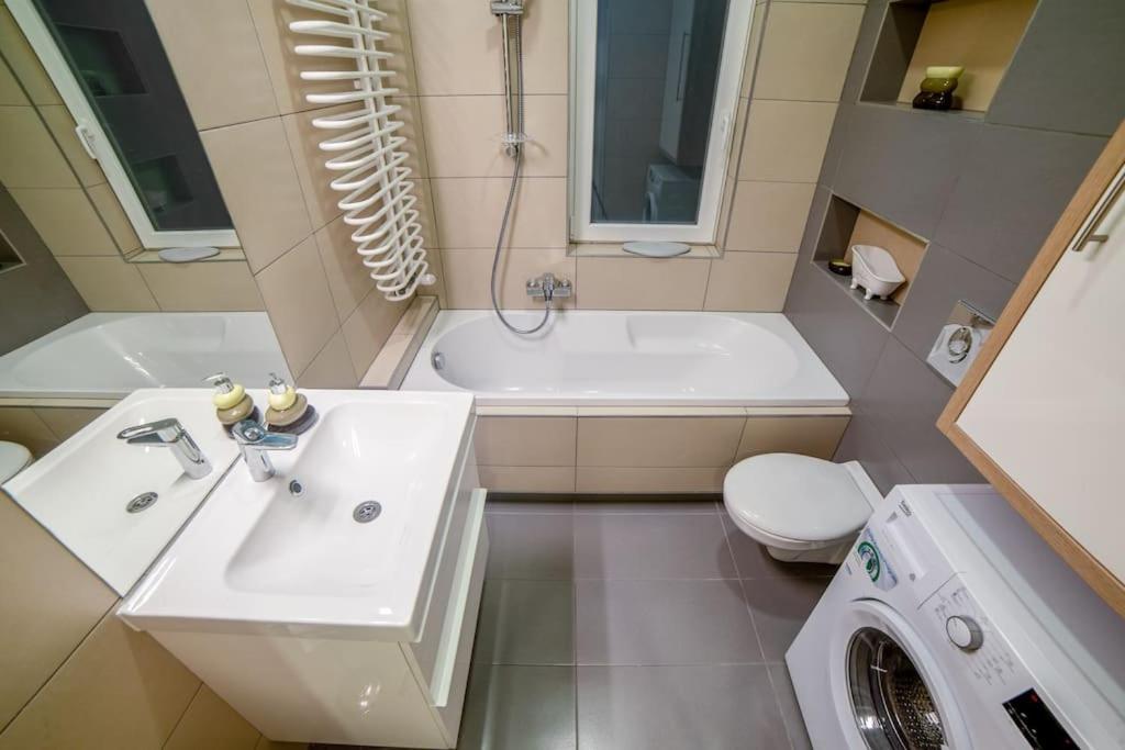 Apartment 4 Seasons Of Love - Luxury 3-bedroom City *